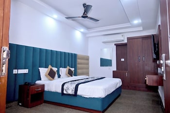 hotel golden by admire stay