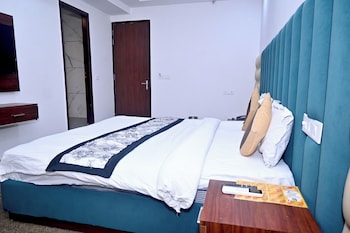 hotel golden by admire stay