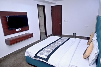 hotel golden by admire stay