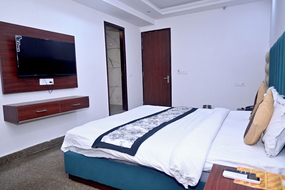 hotel golden by admire stay