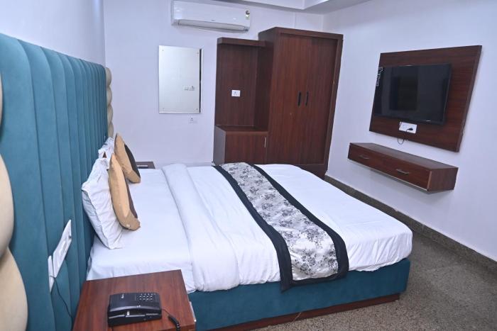 hotel golden by admire stay