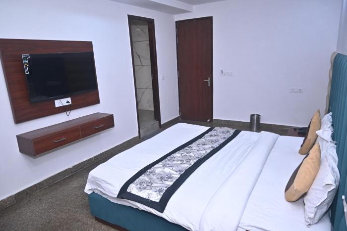 hotel golden by admire stay