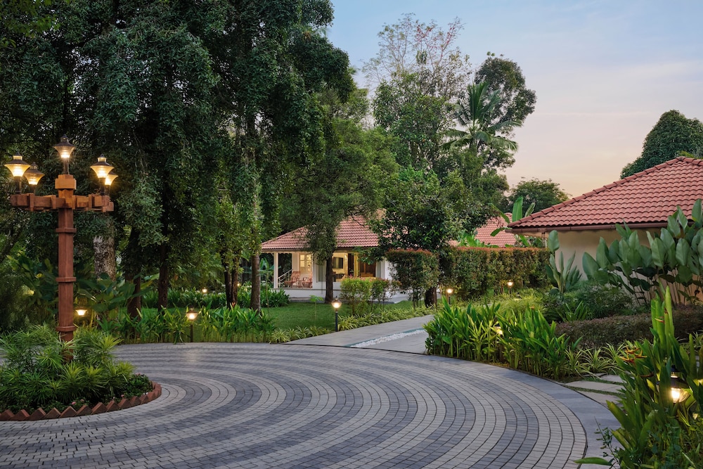 hyatt regency kochi malayattoor