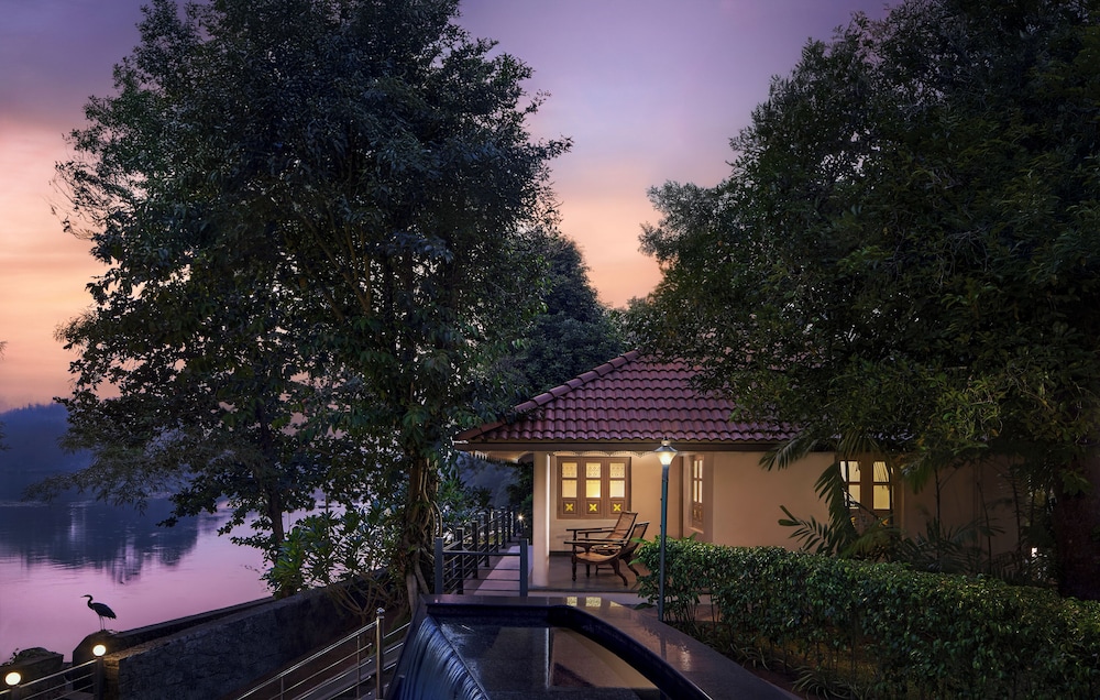 hyatt regency kochi malayattoor