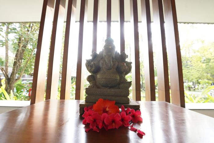 hyatt regency kochi malayattoor