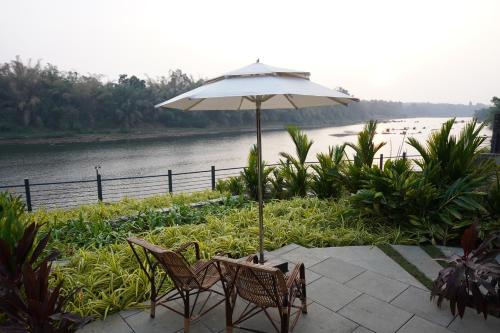 Hyatt Regency Kochi Malayattoor,,5 star