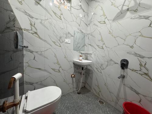 Satya Nikunj Inn,,2 star