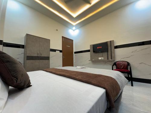 Satya Nikunj Inn,,2 star