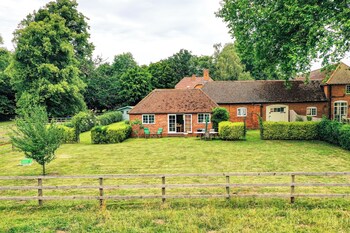 idyllic countryside cottage