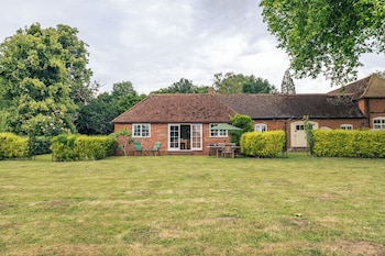 idyllic countryside cottage