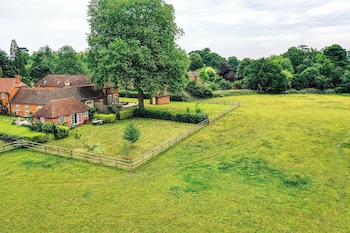 idyllic countryside cottage