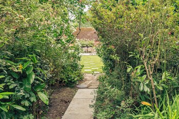 idyllic countryside cottage