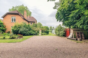 idyllic countryside cottage