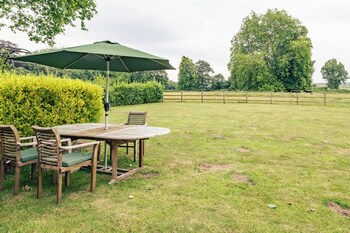 idyllic countryside cottage