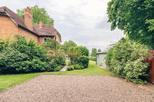 idyllic countryside cottage