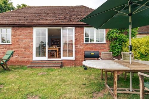 idyllic countryside cottage