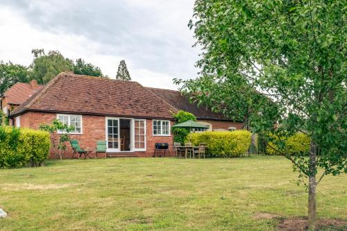 idyllic countryside cottage