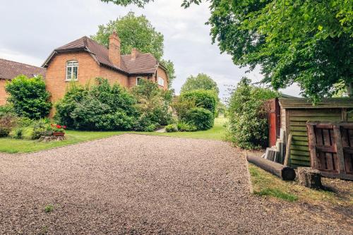 idyllic countryside cottage