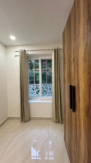 Refined Retreat,,2 star
