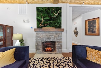 The Benchmark Inn,,2 star