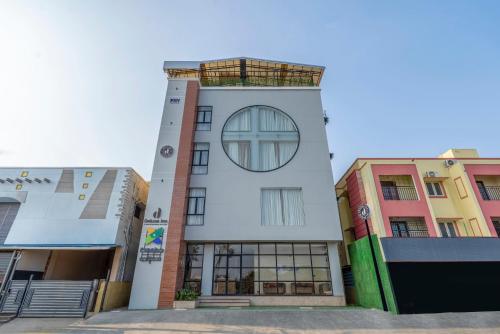 Treebo Deluxe Inn, Chromepet,,3 star