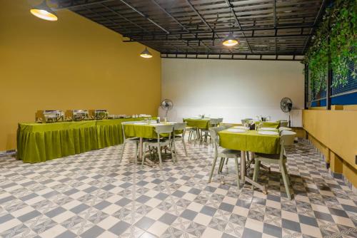 Treebo Deluxe Inn, Chromepet,,3 star