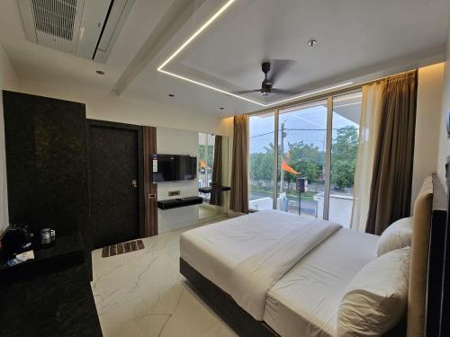 Travinities Hotel Shree Ji Palace,,2 star