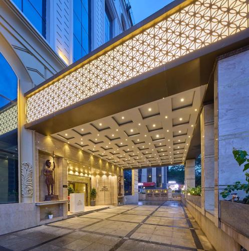 grand continent premiere t nagar