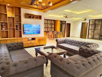 the crown a pinnacle of luxury