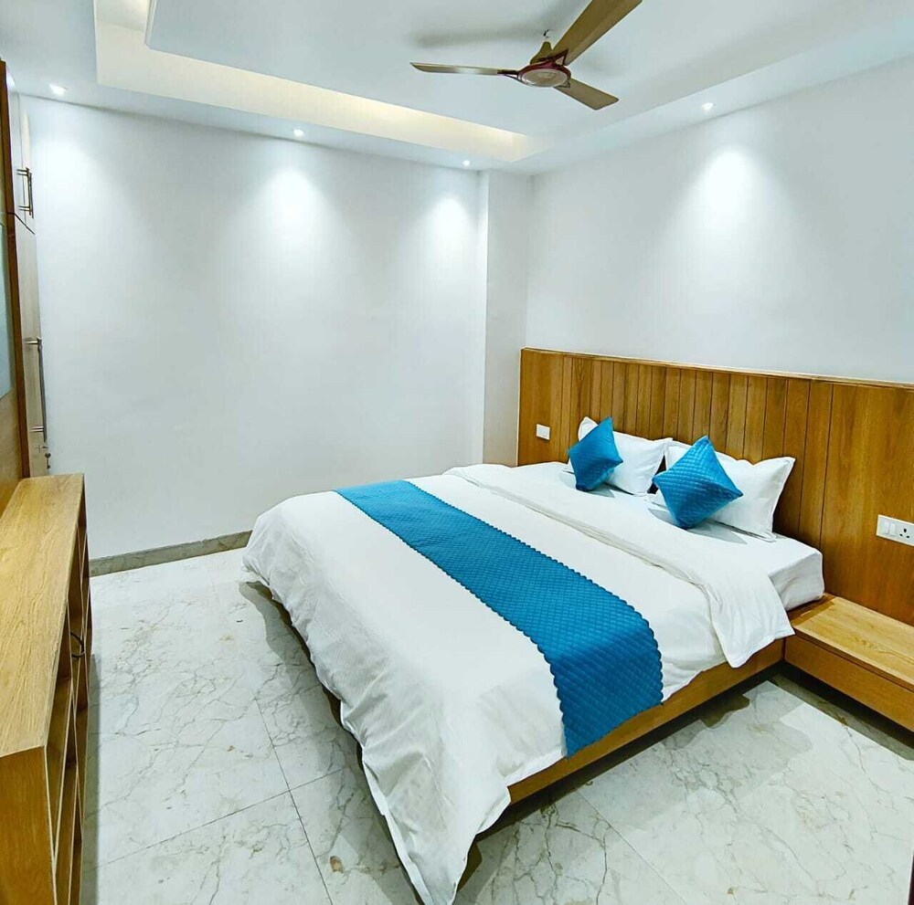 the crown a pinnacle of luxury