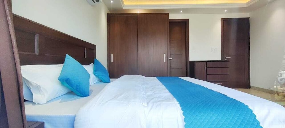 the crown a pinnacle of luxury