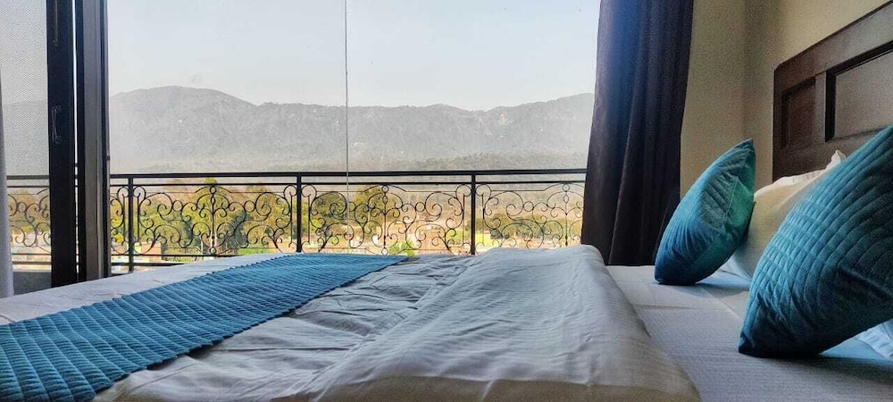 the crown a pinnacle of luxury