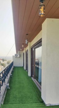 the crown a pinnacle of luxury