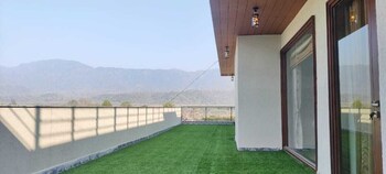 the crown a pinnacle of luxury