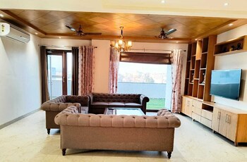 the crown a pinnacle of luxury