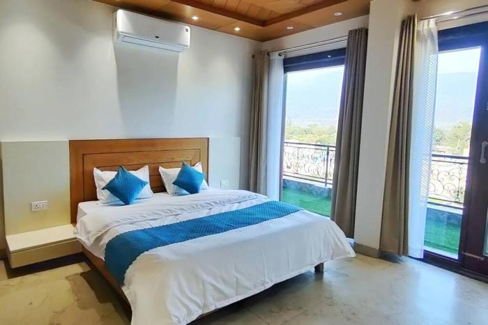 the crown a pinnacle of luxury