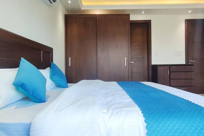 the crown a pinnacle of luxury