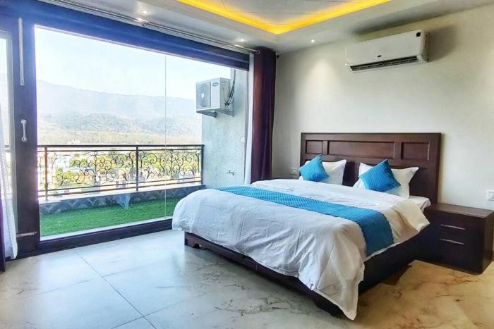 the crown a pinnacle of luxury