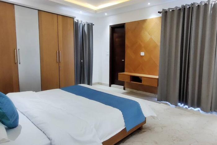 the crown a pinnacle of luxury