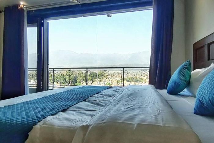 the crown a pinnacle of luxury