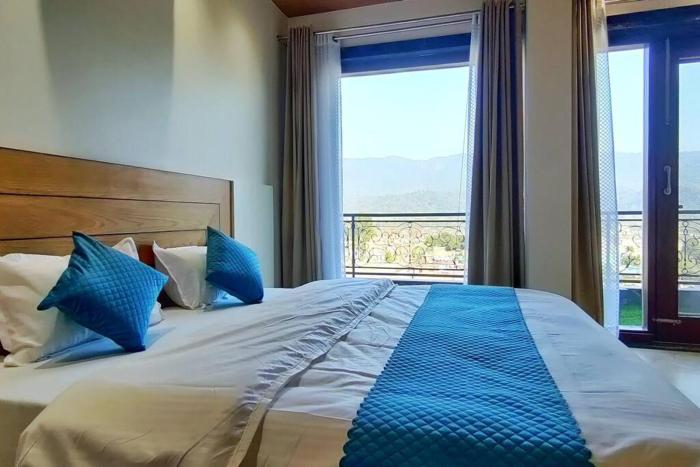 the crown a pinnacle of luxury