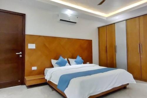 the crown a pinnacle of luxury