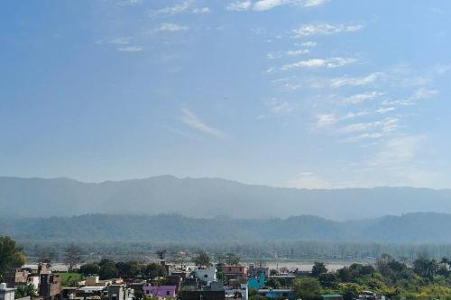 the crown a pinnacle of luxury