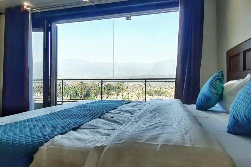 the crown a pinnacle of luxury