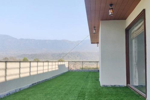 the crown a pinnacle of luxury