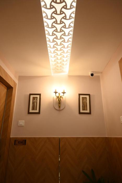 hotel kashi crown