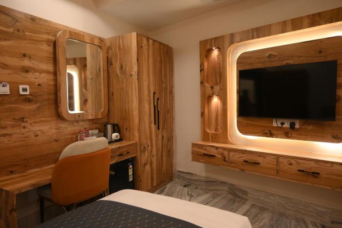 hotel kashi crown