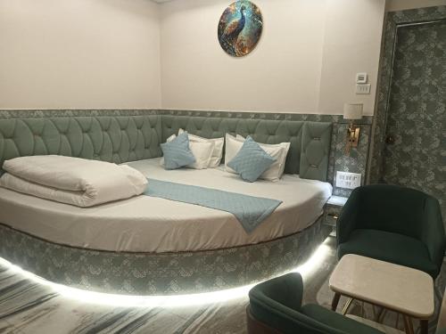 Hotel Kashi Crown,,3 star