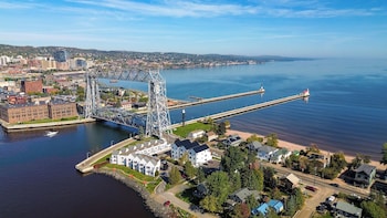 Dragestil 713 Duluth Condos,,4 star