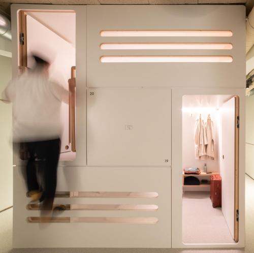 soom salzburg i capsule hotel